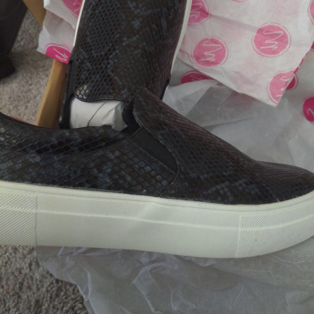 8.5 "snake" black sneakers